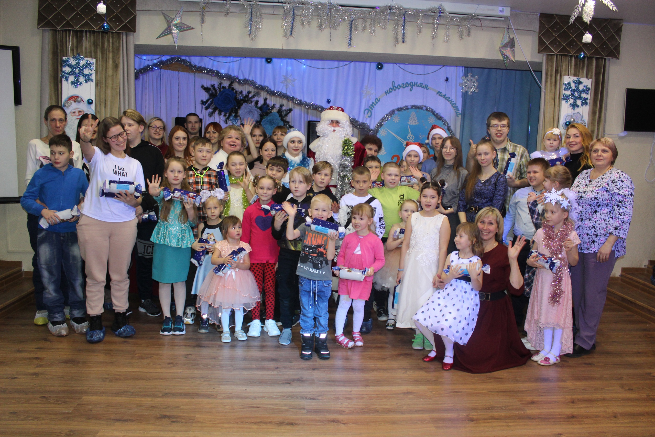 Праздничная новогодняя программа "Навстречу чудесам"