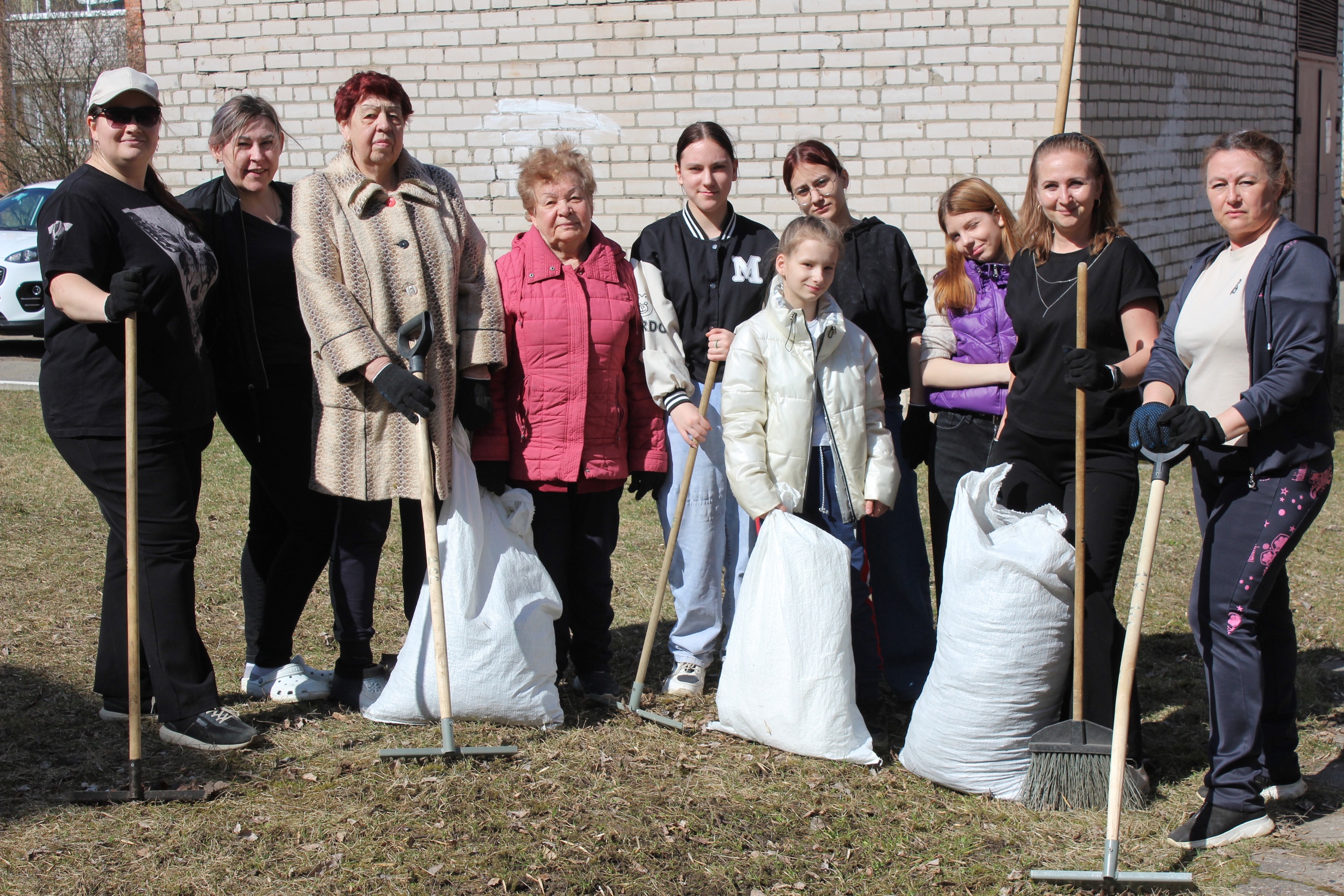 Хорошие работники – всегда на субботнике!