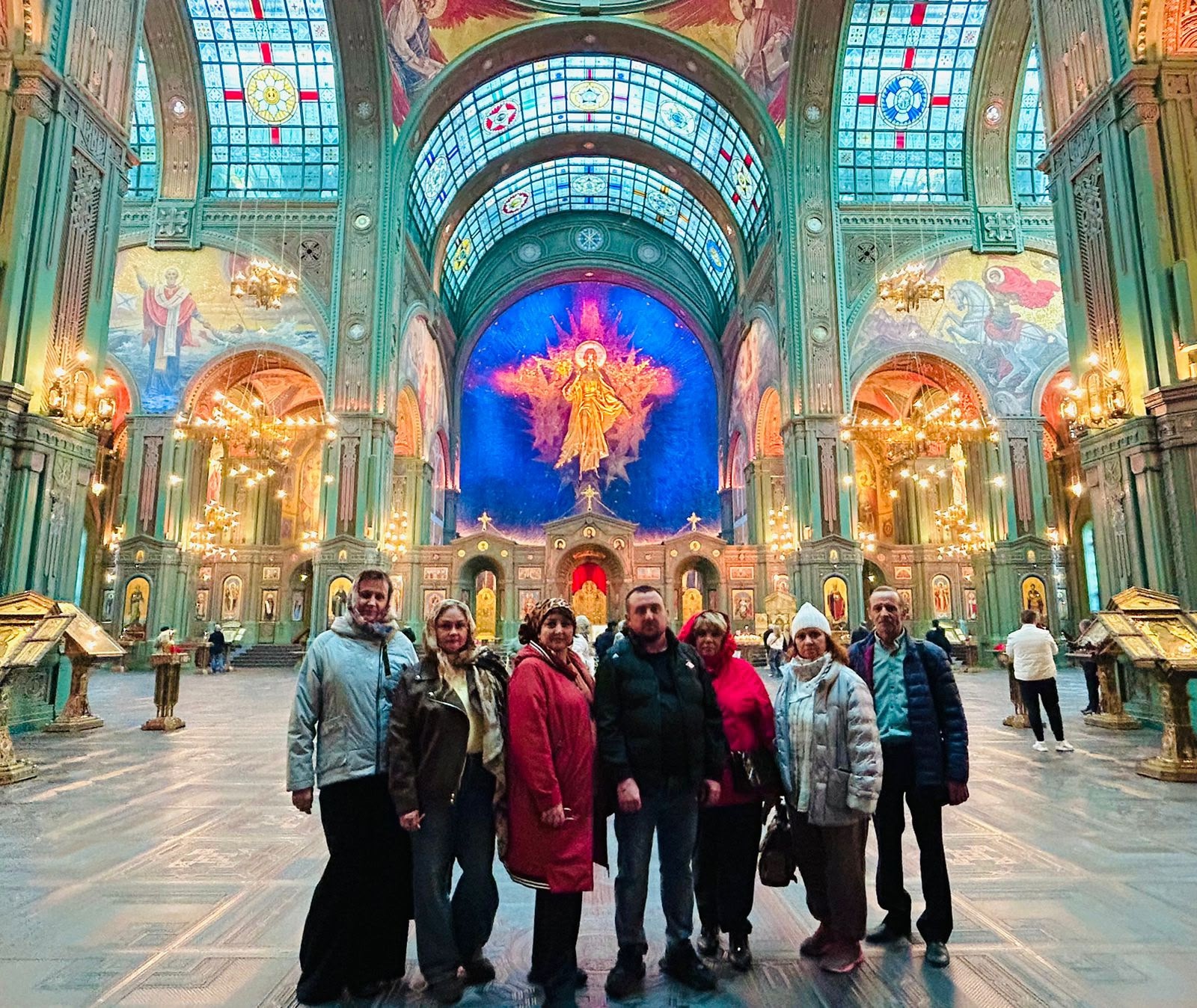 Впечатляющий подарок для педагогов и работников