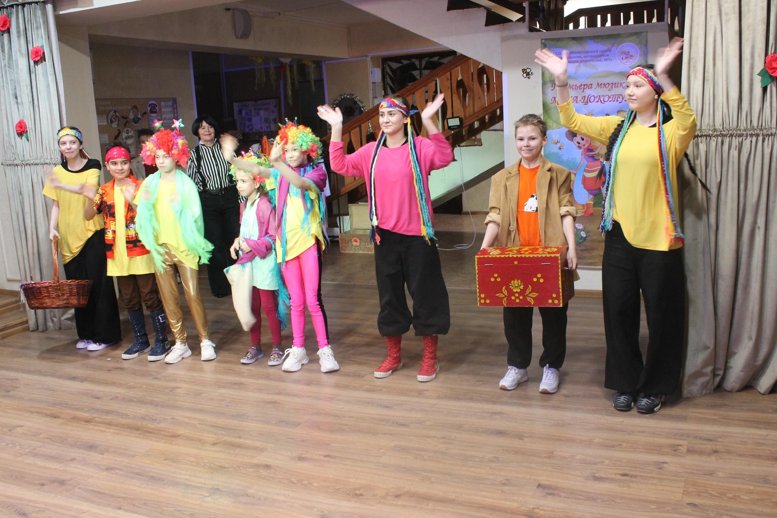 6 марта воспитанники нашего центра поздравили педагогов великолепным мюзиклом "Муха-Цокотуха"